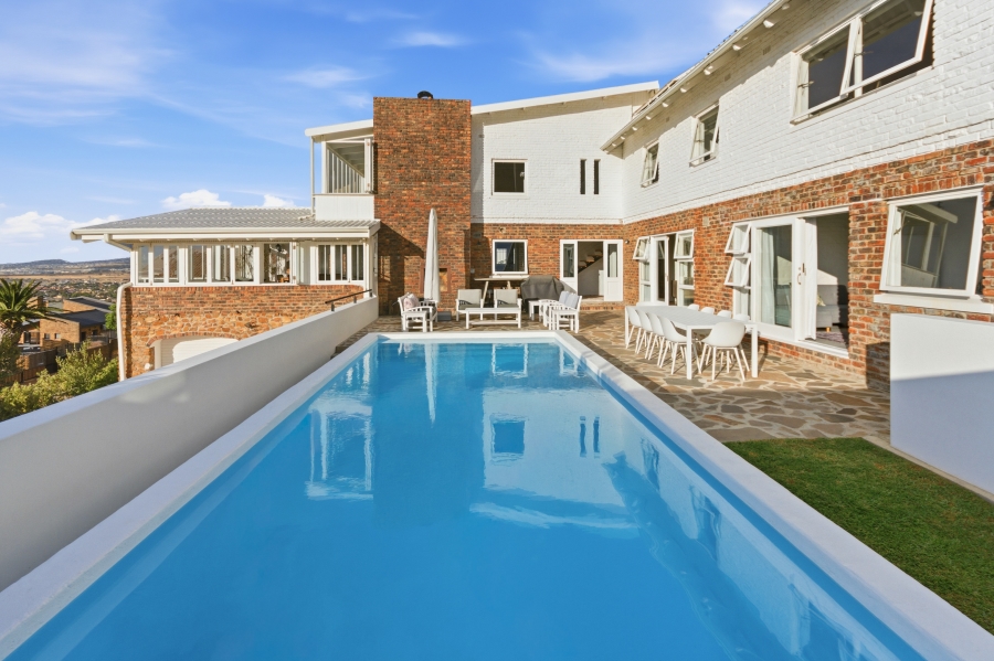 7 Bedroom Property for Sale in Mountainside Western Cape